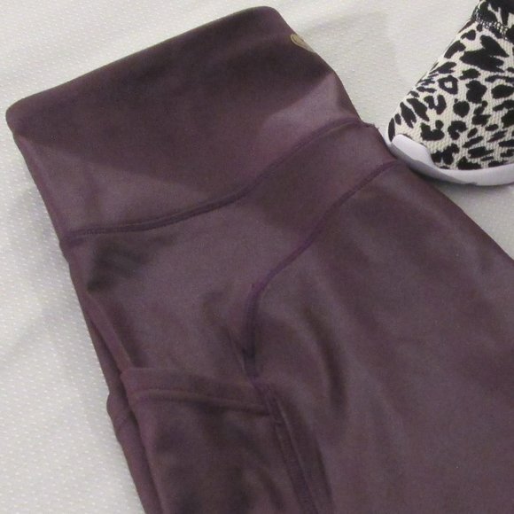 💜💜 TONE IT UP DARK PURPLE HIGH RISE HIGH SHINE LEGGINGS – SIZE M - Picture 10 of 13